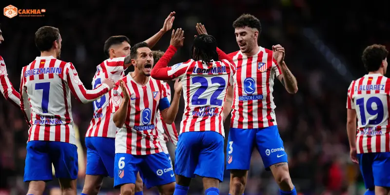 Các cầu thủ pressing quyết liệt trong trận Atlético de Madrid vs Barcelona